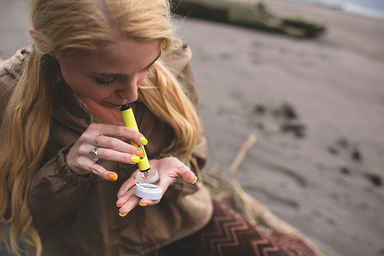 2026 guide: How to Make and Smoke Dabs Safely | Understanding THC Wax & Side Effects